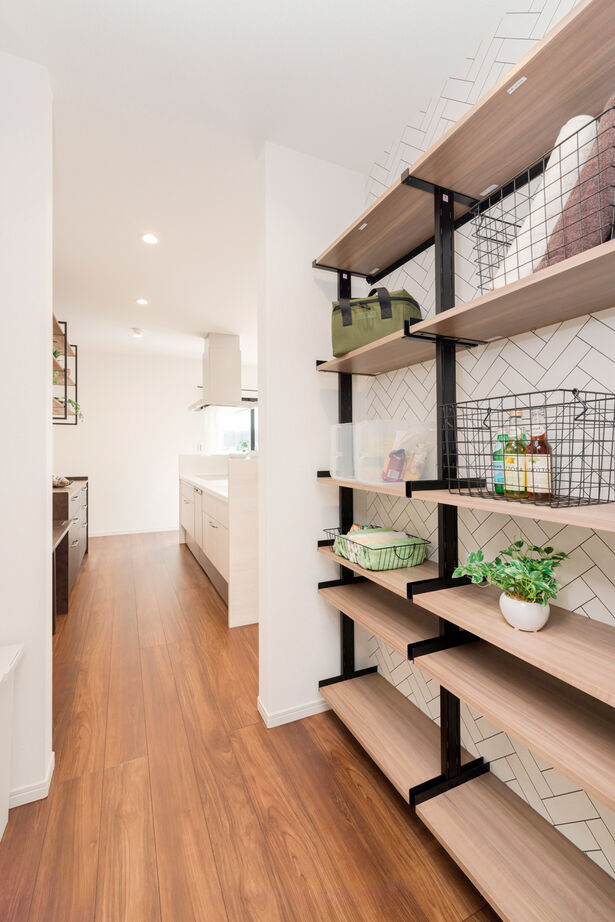 丸良木材・パナソニックビルダーズグループ 【和歌山県/2000万円台/LDK21帖/間取り有】室内窓で家族の距離が近く、会話と笑顔が広がる温かな家の建築実例画像5