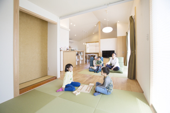 タケイ 【間取図あり】ランニングコストを抑えた和モダンな家。１階に生活空間をまとめて老後も安心の建築実例画像