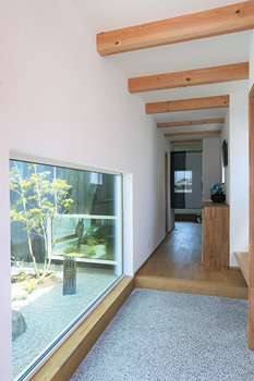 タケイ 【間取図あり】性能×吹抜けで、部屋の温度差がない涼温な家。木格子や坪庭など和の空気感が素敵の建築実例画像5