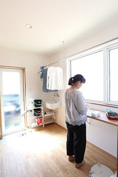 タケイ 【間取図あり】性能×吹抜けで、部屋の温度差がない涼温な家。木格子や坪庭など和の空気感が素敵の建築実例画像7