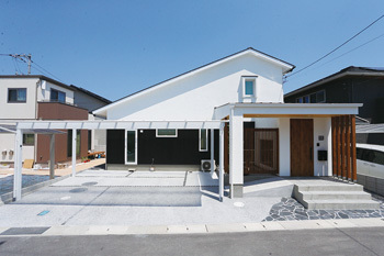 タケイ 【間取図あり】性能×吹抜けで、部屋の温度差がない涼温な家。木格子や坪庭など和の空気感が素敵の建築実例画像8