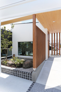 タケイ 【間取図あり】性能×吹抜けで、部屋の温度差がない涼温な家。木格子や坪庭など和の空気感が素敵の建築実例画像10