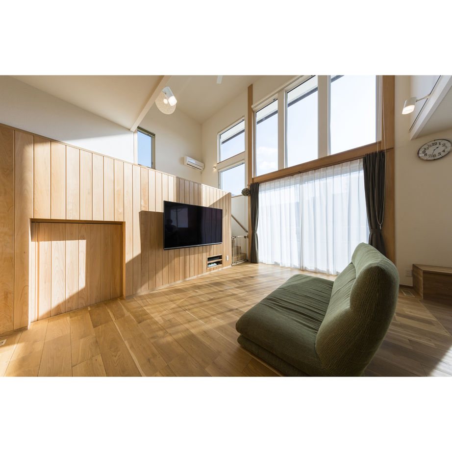 タケイ シアタールームにスタディコーナー、ロフトなど　遊び心溢れる吹き抜けのあるお家の建築実例画像1