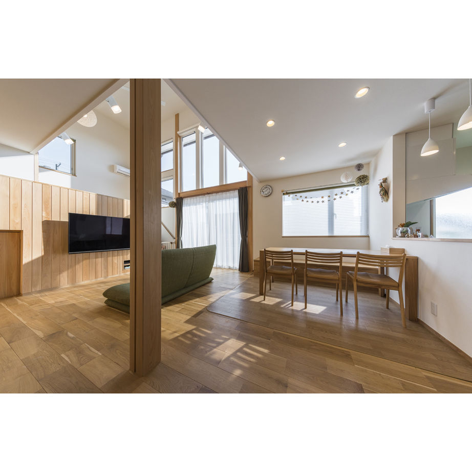 タケイ シアタールームにスタディコーナー、ロフトなど　遊び心溢れる吹き抜けのあるお家の建築実例画像2