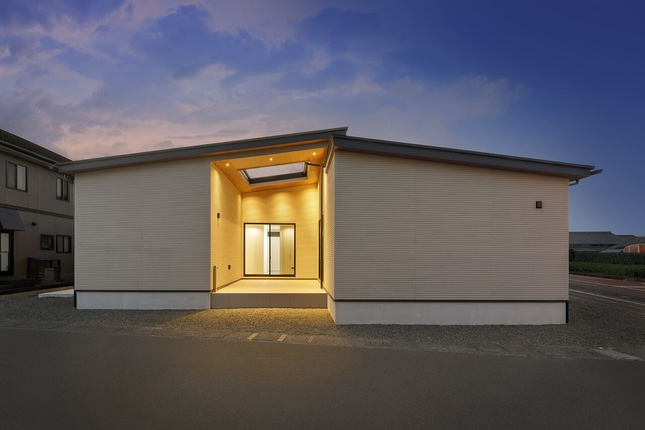 宮本工務店 一級建築士事務所 【平屋/中庭】上品な和モダンテイストの邸宅。木の意匠に癒される暮らしの建築実例画像10