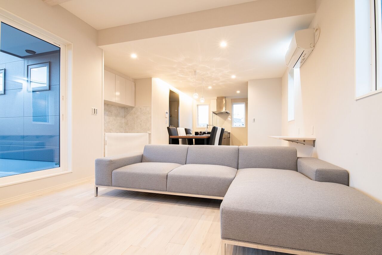 宮本工務店 一級建築士事務所 【2300万円/2階リビング/ガレージ】自然素材の心地よさ。人も愛犬も健やかに暮らす住まいの建築実例画像2