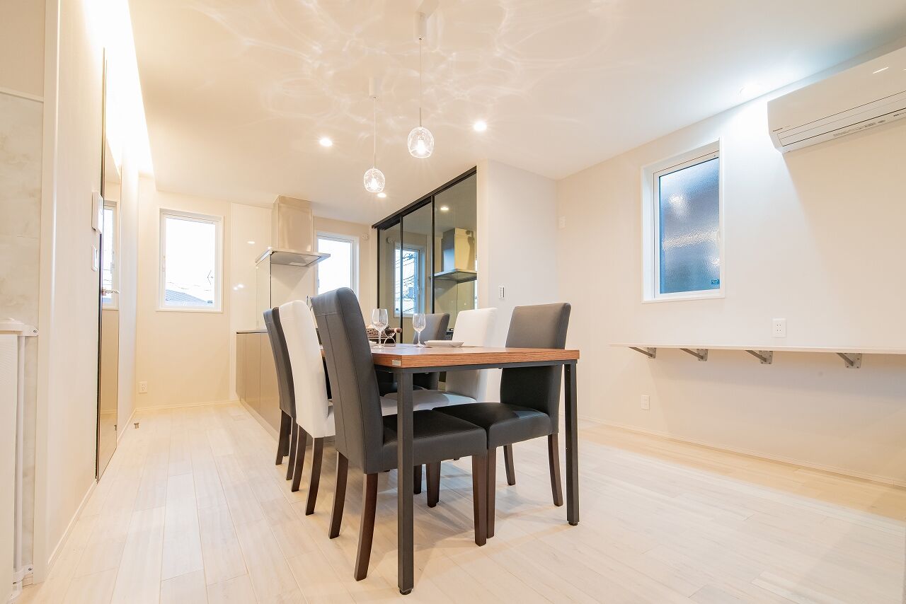 宮本工務店 一級建築士事務所 【2300万円/2階リビング/ガレージ】自然素材の心地よさ。人も愛犬も健やかに暮らす住まいの建築実例画像4