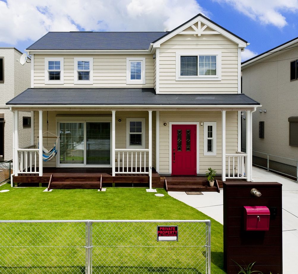 ブリリアントホーム 【2000万円台/30坪台】ラップサイディングとフロントのカバードポーチが印象的 アーリーアメリカンな住まいの建築実例画像1