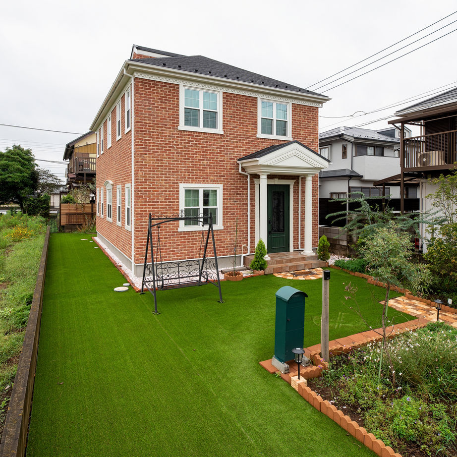 ブリリアントホーム レンガにこだわった、ジョージアンスタイルの美しく味わいのある外観デザインが目を引く家（間取り図有り）の建築実例画像2