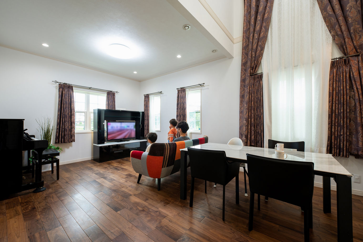 ブリリアントホーム レンガにこだわった、ジョージアンスタイルの美しく味わいのある外観デザインが目を引く家（間取り図有り）の建築実例画像4