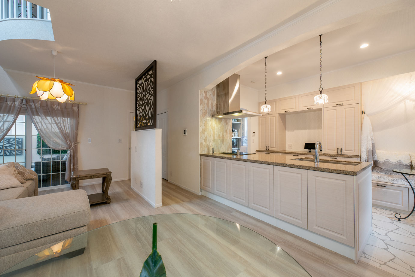 ブリリアントホーム バーカウンターやインナーガーデンでお酒が楽しめる、リゾートホテルのような大人の家（間取り図有り）の建築実例画像3