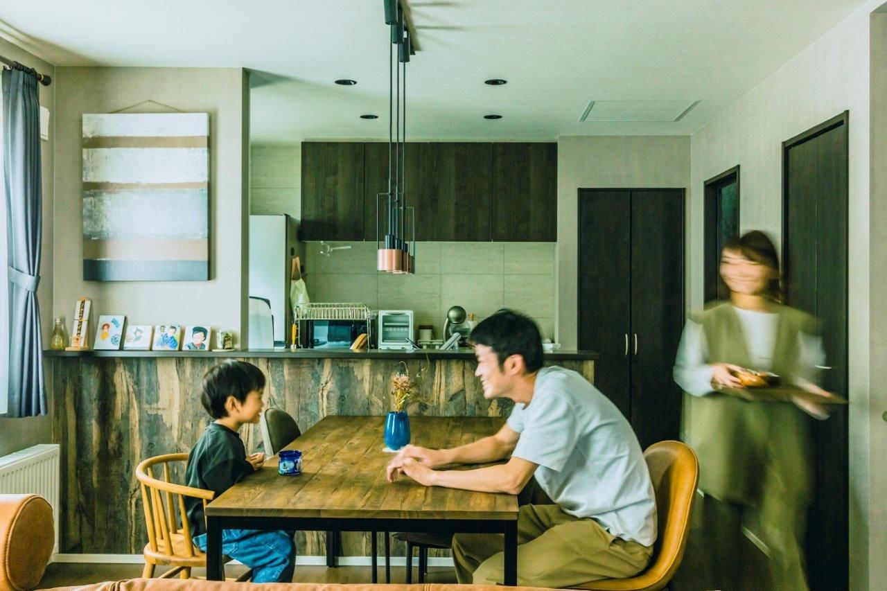 ＣＯＺＹ新潟　エクセレントホーム 性能の高さにも安心！家族みんながのびのび暮らす大人かっこいい家の建築実例画像2