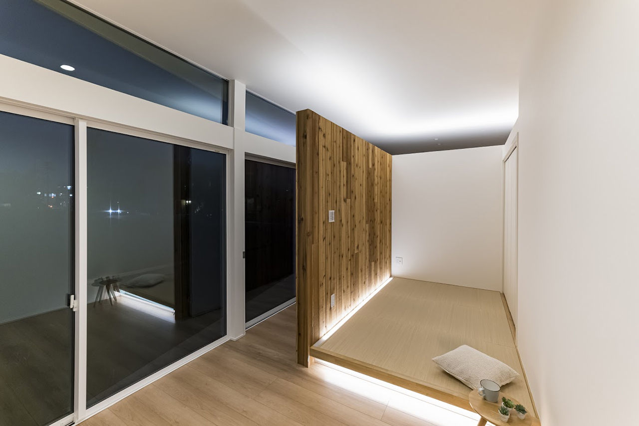 トスコEASEL 【平屋/中庭/シンプルモダン】得意の構造計算で実現した、浮かぶ屋根と大開口「静かな田んぼに浮かぶ平屋」の建築実例画像4