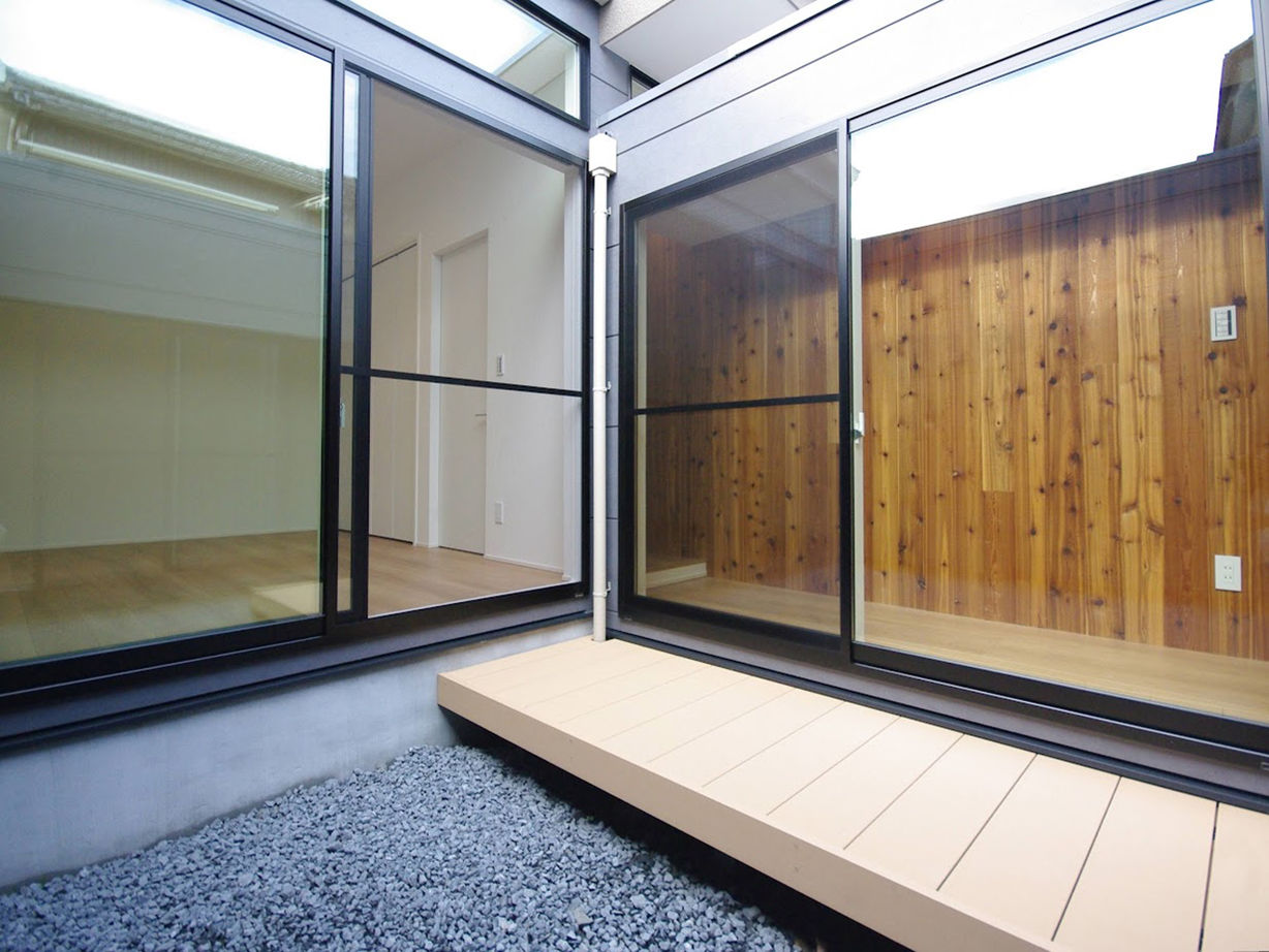 トスコEASEL 【平屋/中庭/シンプルモダン】得意の構造計算で実現した、浮かぶ屋根と大開口「静かな田んぼに浮かぶ平屋」の建築実例画像5