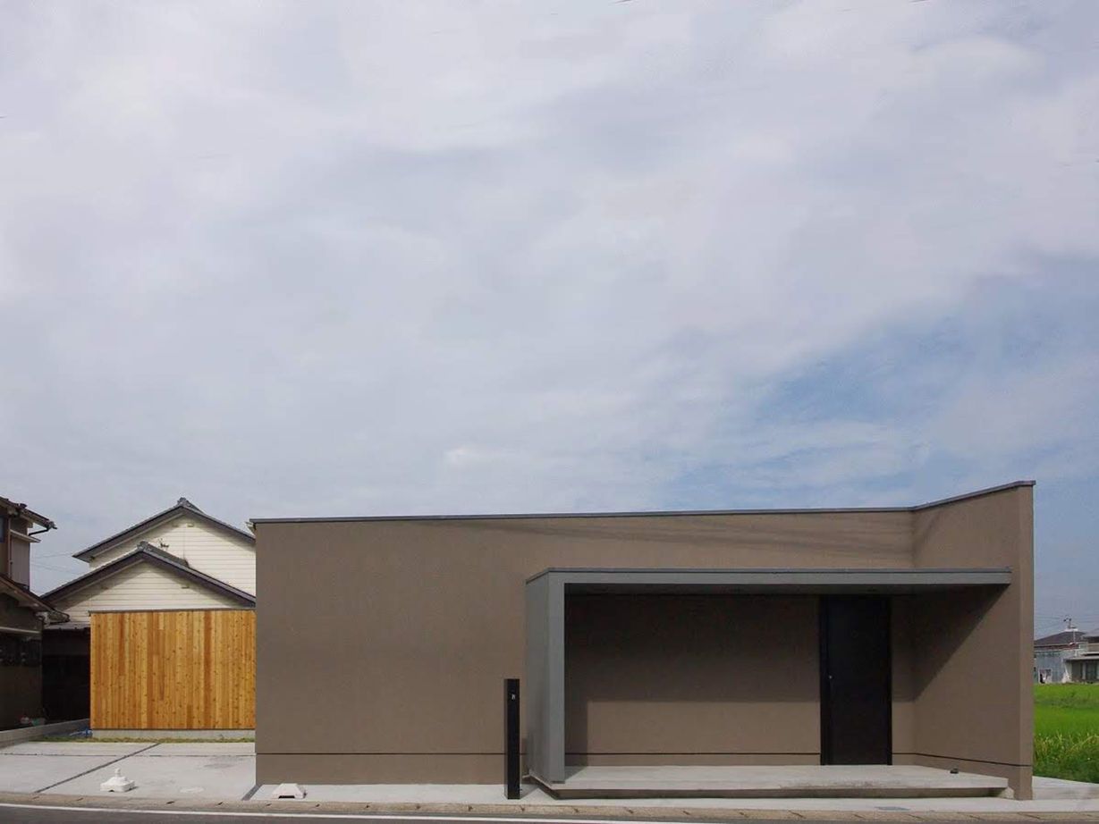 トスコEASEL 【平屋/中庭/シンプルモダン】得意の構造計算で実現した、浮かぶ屋根と大開口「静かな田んぼに浮かぶ平屋」の建築実例画像10