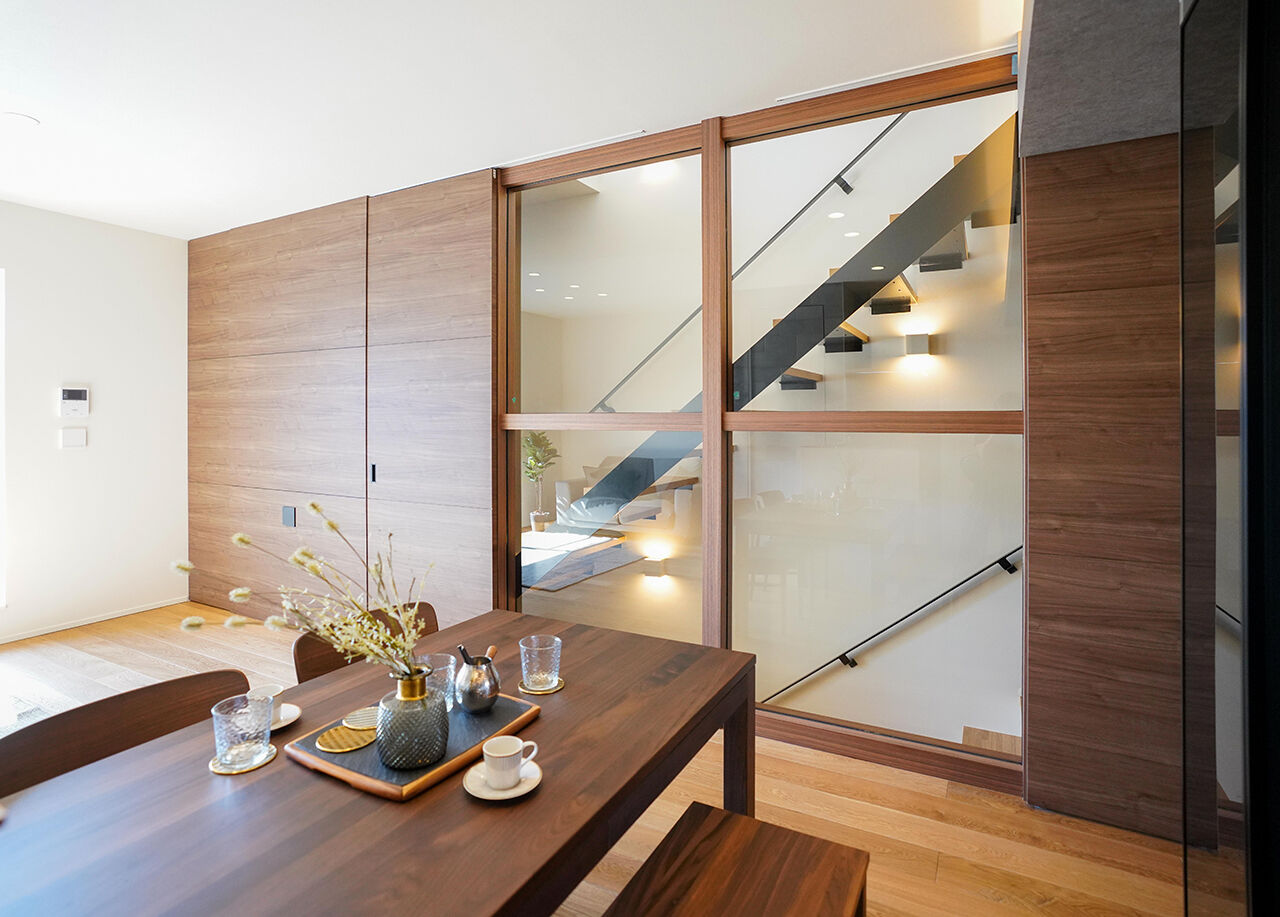 トスコEASEL 【愛知/20坪台/狭小/3階建て/4LDK/理想の間取り】大理石をあしらいホテルライクに。立体感のある狭小住宅の建築実例画像5