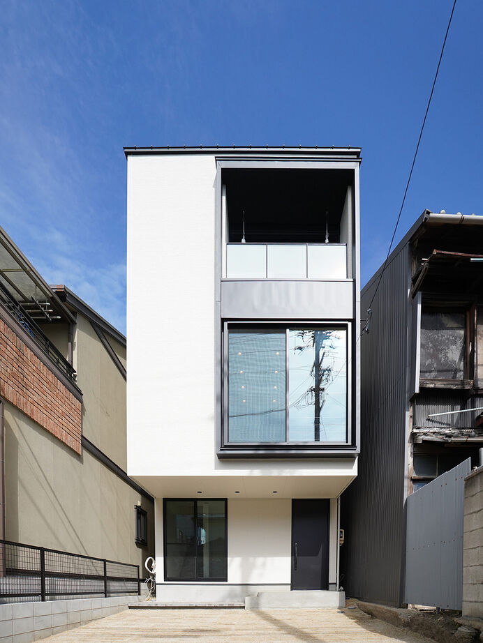 トスコEASEL 【愛知/土地20坪台/狭小/スキップフロア/3階建て/2LDK/理想の間取り】広い土間のある３階建ての狭小住宅の建築実例画像1