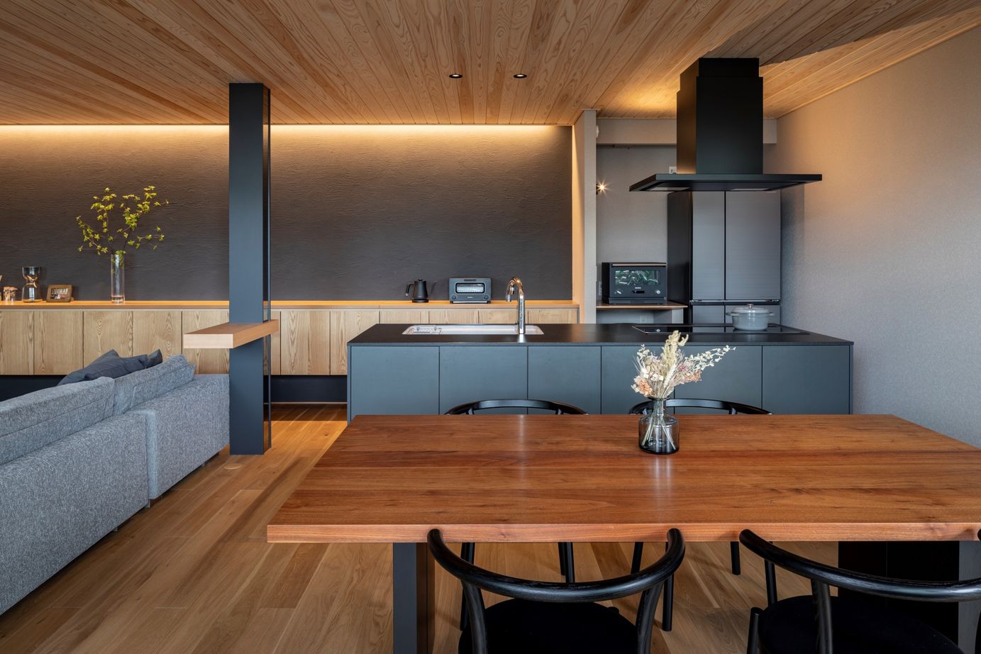 積水ハウス 【大空間/開放感/高気密・高断熱】大開口でウッドデッキとつながる、豊かな自然を満喫できる住まいの建築実例画像2