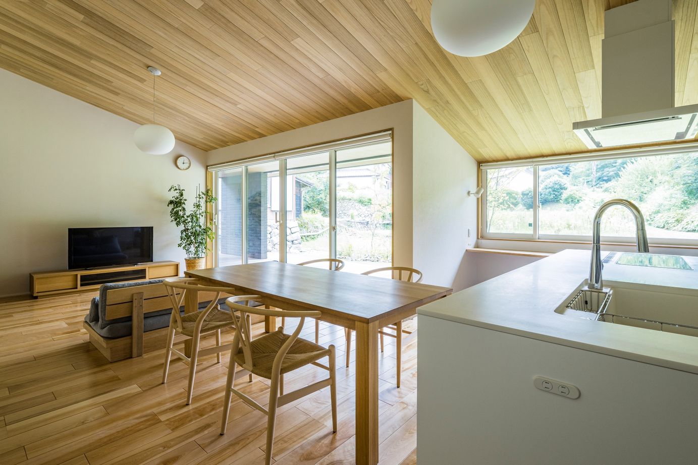 積水ハウス 【高気密・高断熱/大空間/間取り有】大開口でウッドデッキとつながる豊かな自然に溶け込む平屋の住まいの建築実例画像5