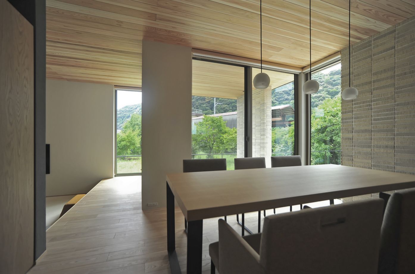 積水ハウス 【大空間大開口/家事ラク】必要な場所につくった収納が大活躍。無垢材など自然素材の心地よさを味わえる家の建築実例画像4