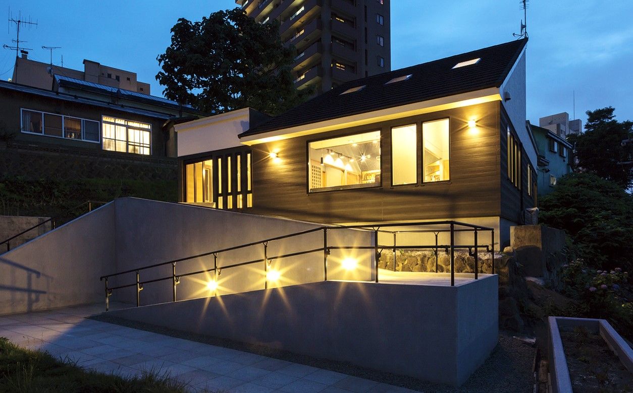 北海荘建 【小樽市/狭小地/平屋/和モダン】まるでリゾートで寛ぐよう！友が集まり、暮らしを楽しむハイグレードな家の建築実例画像