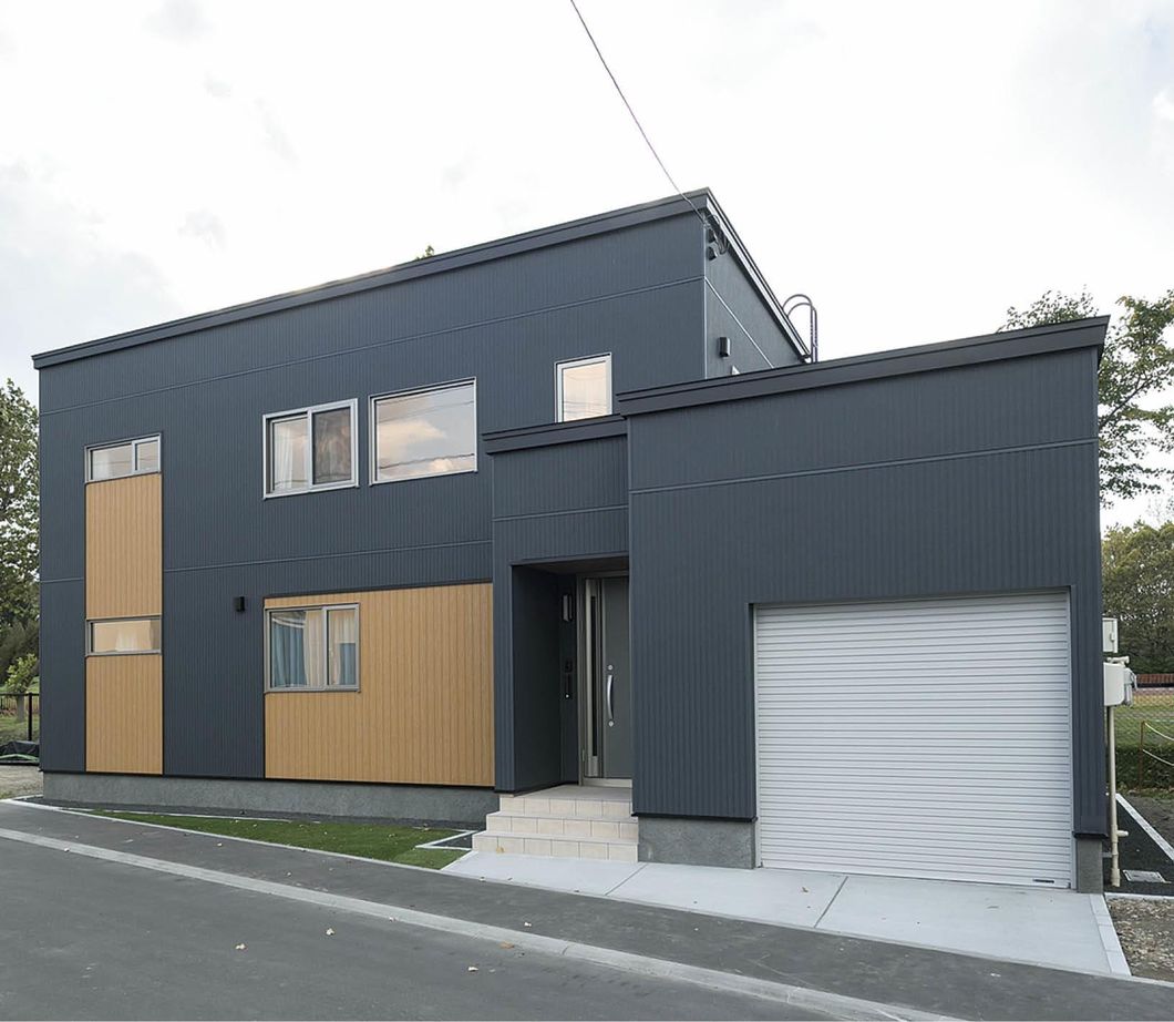 北海荘建 【札幌市/全室床暖房/間取り図有/ビルドインガレージ】建築現場で性能の高さを実感したぬくもりある我が家♪の建築実例画像2