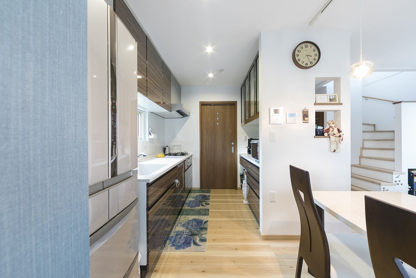 北海荘建 【札幌市/全室床暖房/間取り図有/ビルドインガレージ】建築現場で性能の高さを実感したぬくもりある我が家♪の建築実例画像3