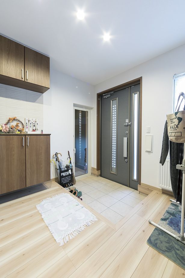 北海荘建 【札幌市/全室床暖房/間取り図有/ビルドインガレージ】建築現場で性能の高さを実感したぬくもりある我が家♪の建築実例画像8