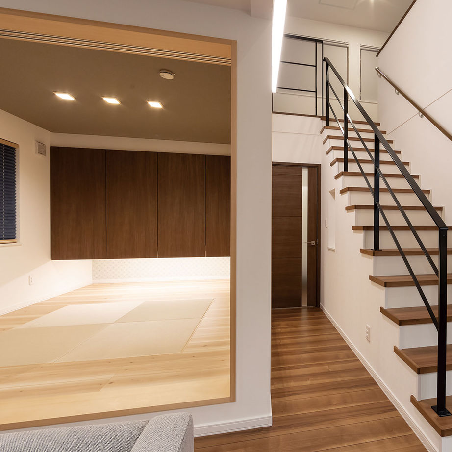 北海荘建 【4LDK/シンプルモダン/全室床暖房/間取り図有】予算内で小上がり和室、吹抜階段などこだわりを実現！の建築実例画像4