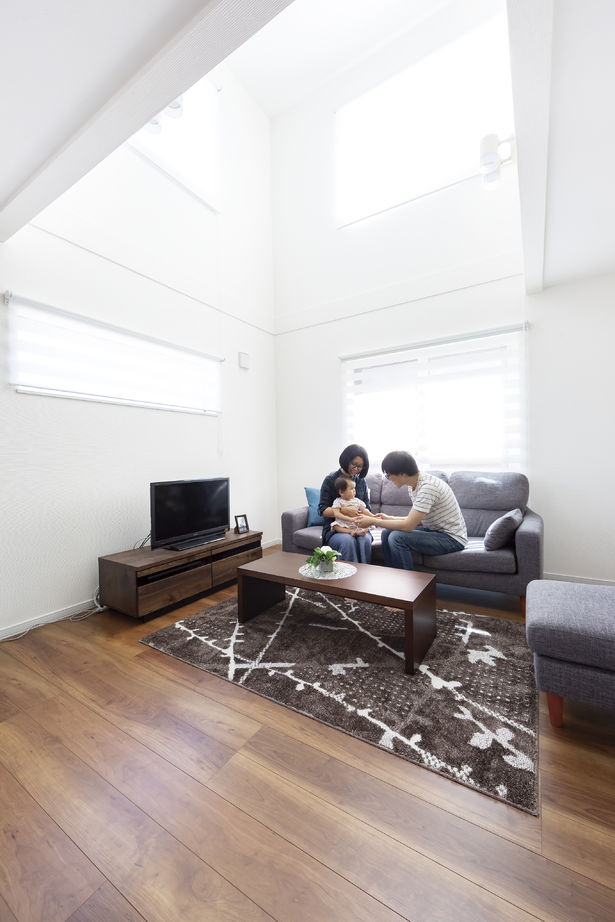 北海荘建 【4LDK/吹抜/全室床暖房/間取り図有】親子２代が選んだ会社♪カフェ風キッチンで会話も弾む♪の建築実例画像4