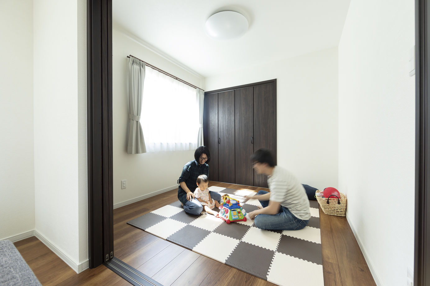 北海荘建 【4LDK/吹抜/全室床暖房/間取り図有】親子２代が選んだ会社♪カフェ風キッチンで会話も弾む♪の建築実例画像7