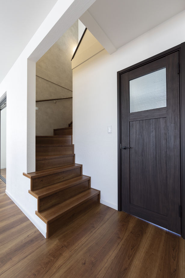 北海荘建 【4LDK/吹抜/全室床暖房/間取り図有】親子２代が選んだ会社♪カフェ風キッチンで会話も弾む♪の建築実例画像8