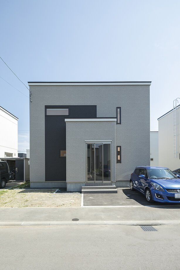 北海荘建 【札幌市/4LDK/30坪台/全室床暖房】W断熱で一年中快適。冬は身体全体を包み込むような暖かさ！の建築実例画像1