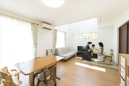 北海荘建 【札幌市/4LDK/30坪台/全室床暖房】W断熱で一年中快適。冬は身体全体を包み込むような暖かさ！の建築実例画像2