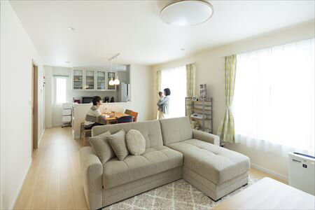 北海荘建 【札幌市/4LDK/30坪台/全室床暖房/間取り図有】床暖房だから子どもも安全。暖房器具のない暮らしの建築実例画像2