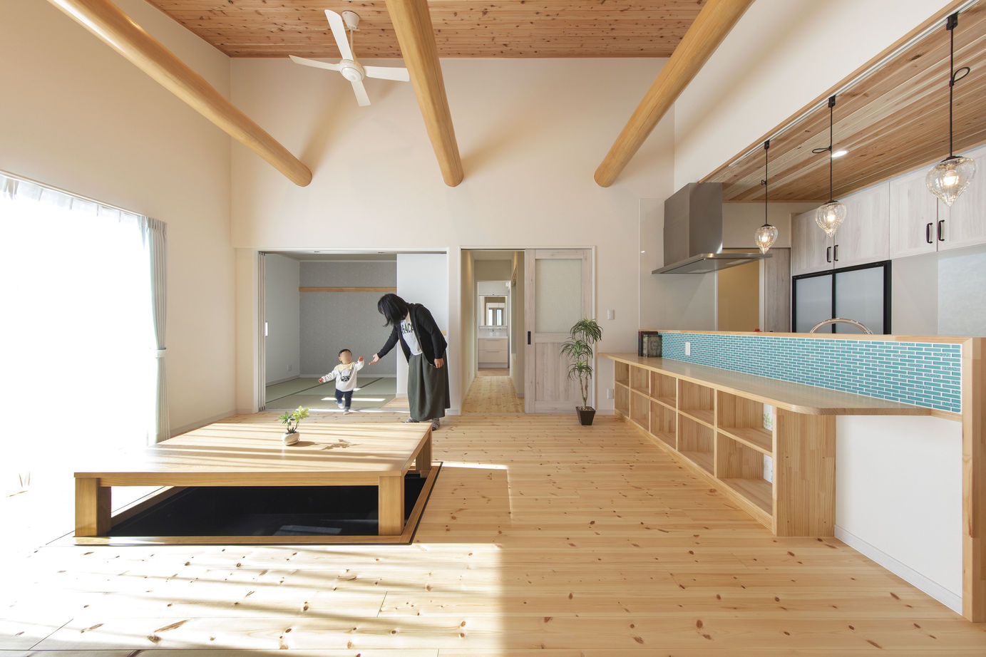 モックの家／草処建設(くさどころけんせつ) 【桐生市｜平屋｜約33坪】木の香りと温もりが溢れる、大きな三角屋根が特徴の平屋の建築実例画像2