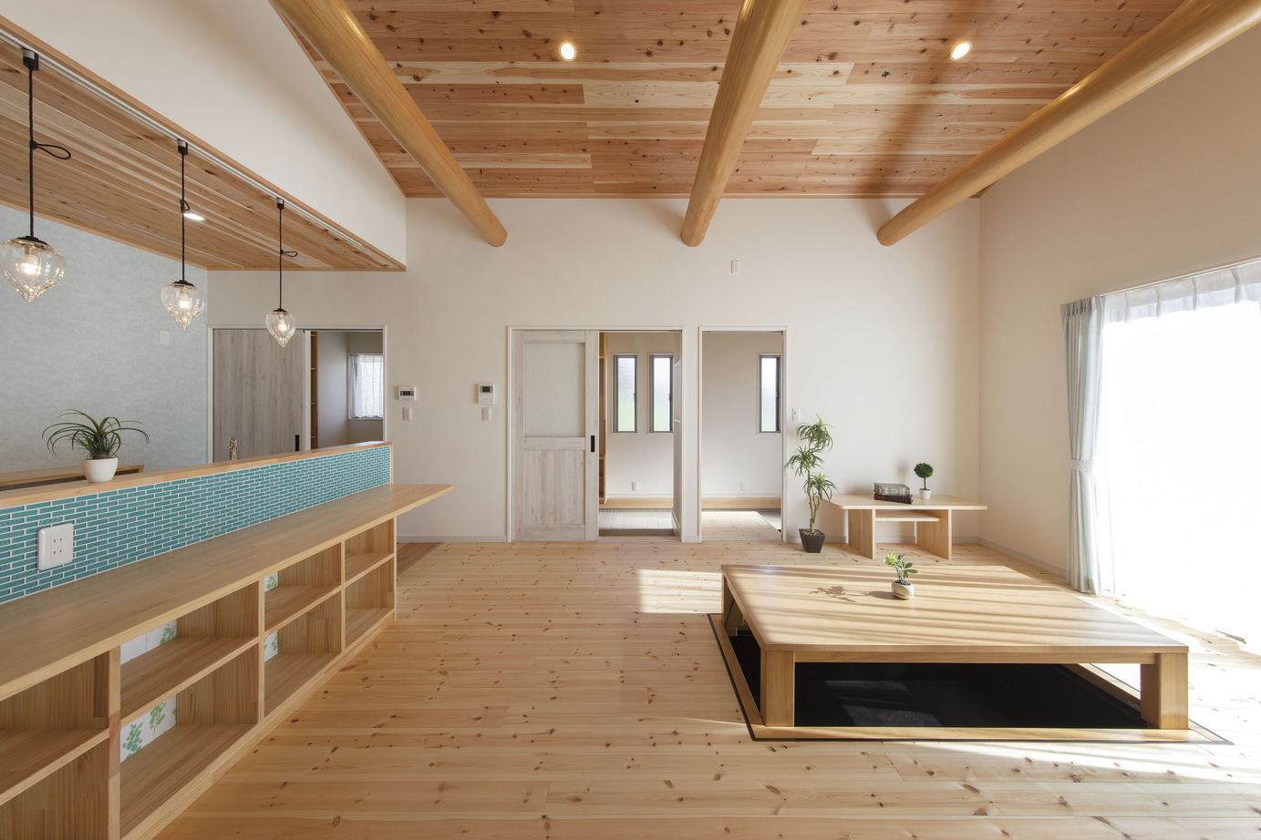 モックの家／草処建設(くさどころけんせつ) 【桐生市｜平屋｜約33坪】木の香りと温もりが溢れる、大きな三角屋根が特徴の平屋の建築実例画像3