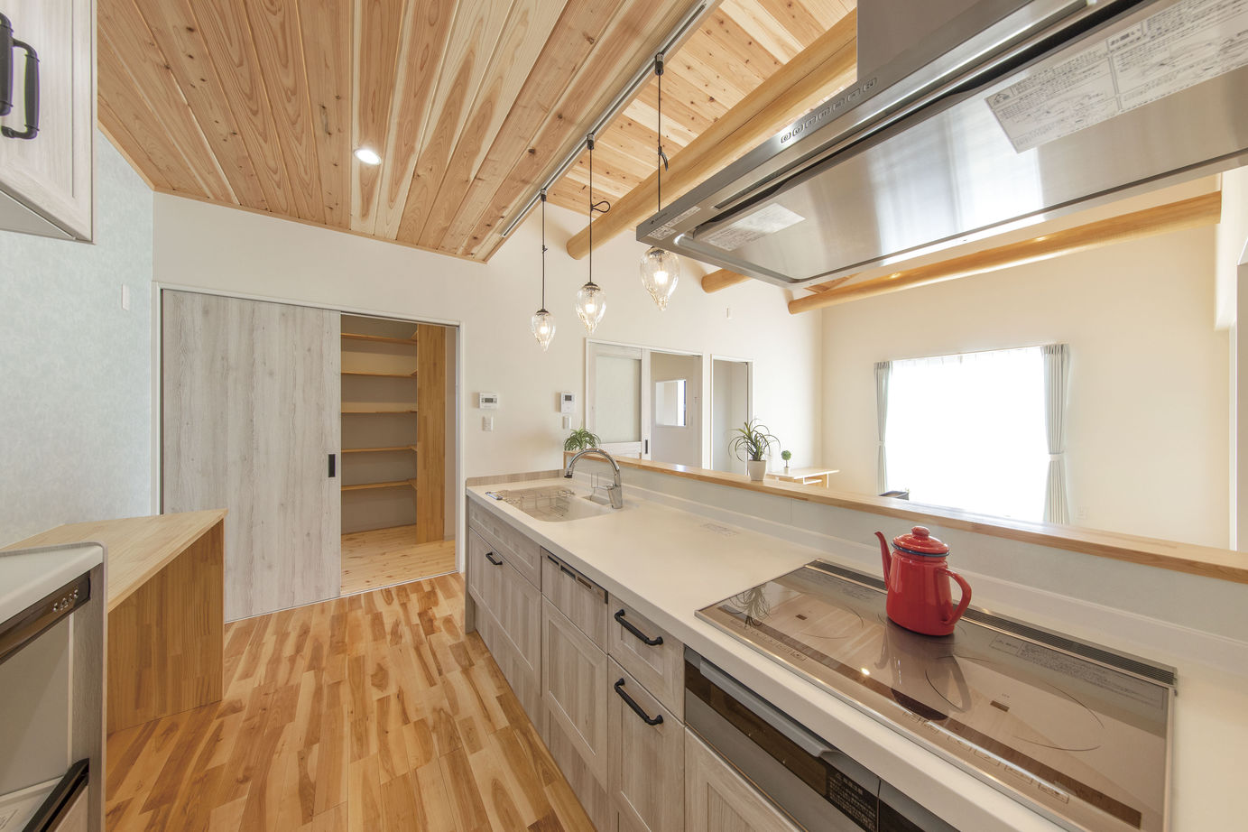 モックの家／草処建設(くさどころけんせつ) 【桐生市｜平屋｜約33坪】木の香りと温もりが溢れる、大きな三角屋根が特徴の平屋の建築実例画像5