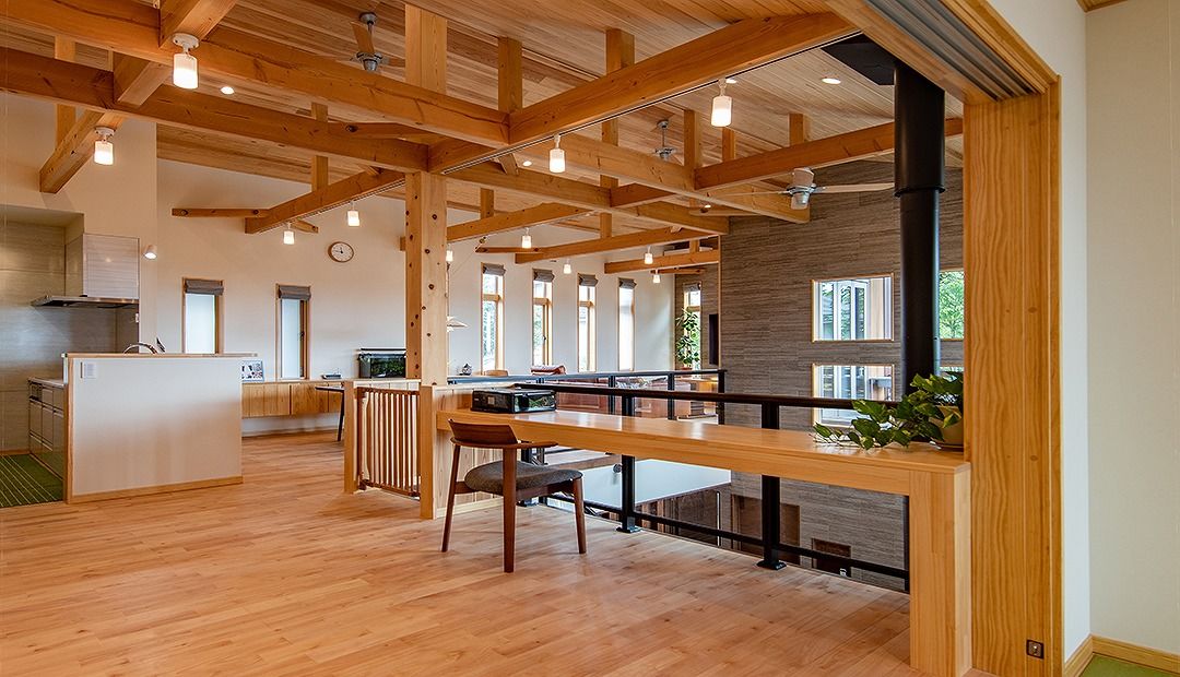 モックの家／草処建設(くさどころけんせつ) 【前橋市｜2階建て│111.6坪】ビルトインガレージに2階リビング。L字型に設計された和モダンの住まいの建築実例画像2