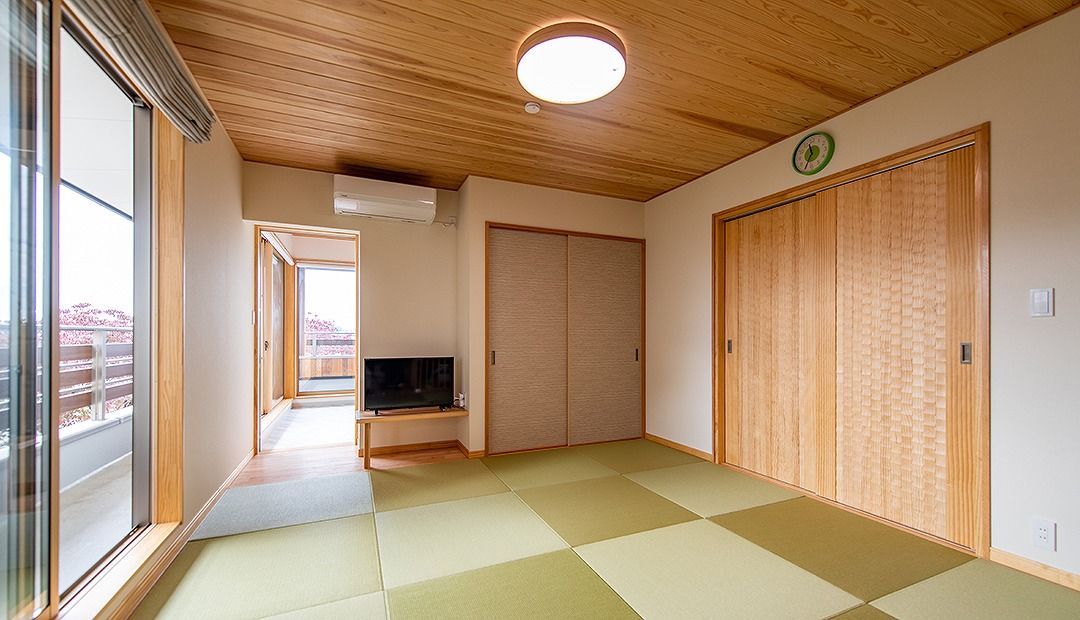 モックの家／草処建設(くさどころけんせつ) 【前橋市｜2階建て│111.6坪】ビルトインガレージに2階リビング。L字型に設計された和モダンの住まいの建築実例画像3