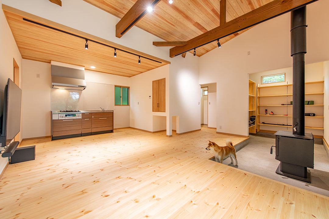 モックの家／草処建設(くさどころけんせつ) 【みどり市｜2階建て】ワンちゃんが自由に遊べる、景色を切り取るセカンドハウスの建築実例画像6