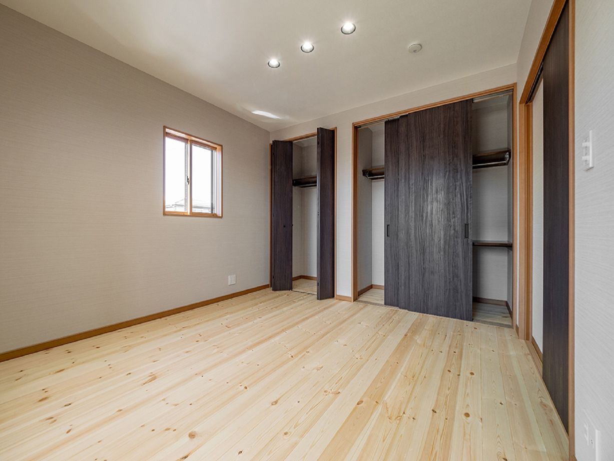 モックの家／草処建設(くさどころけんせつ) 【桐生市｜２階建て│43坪】木の温もりが心地よく、光をたくさん取り込んだ二世帯住宅の建築実例画像5