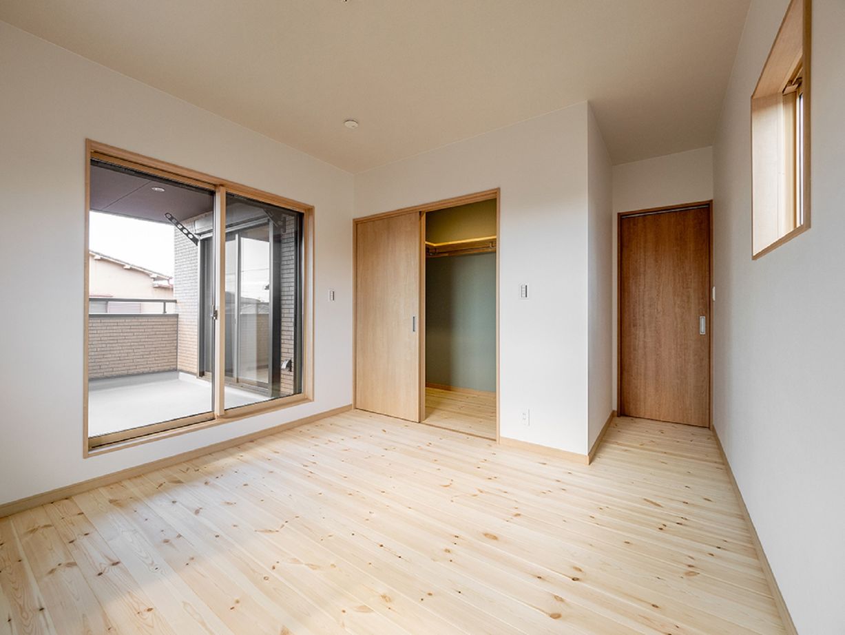 モックの家／草処建設(くさどころけんせつ) 【桐生市｜２階建て│43坪】木の温もりが心地よく、光をたくさん取り込んだ二世帯住宅の建築実例画像6