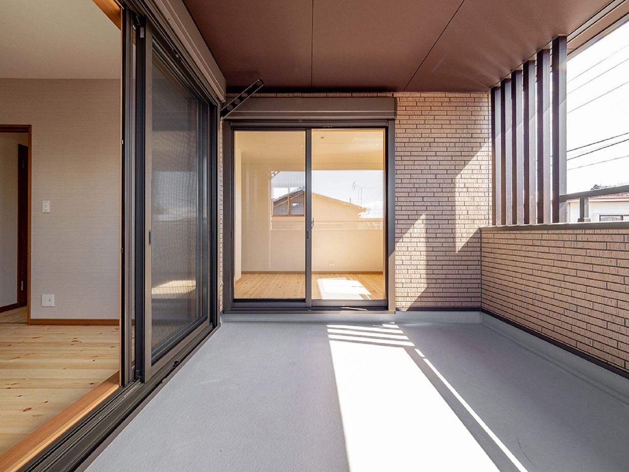 モックの家／草処建設(くさどころけんせつ) 【桐生市｜２階建て│43坪】木の温もりが心地よく、光をたくさん取り込んだ二世帯住宅の建築実例画像7