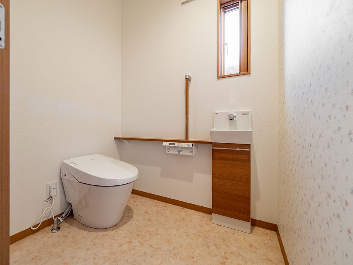 モックの家／草処建設(くさどころけんせつ) 【桐生市｜２階建て│43坪】木の温もりが心地よく、光をたくさん取り込んだ二世帯住宅の建築実例画像8