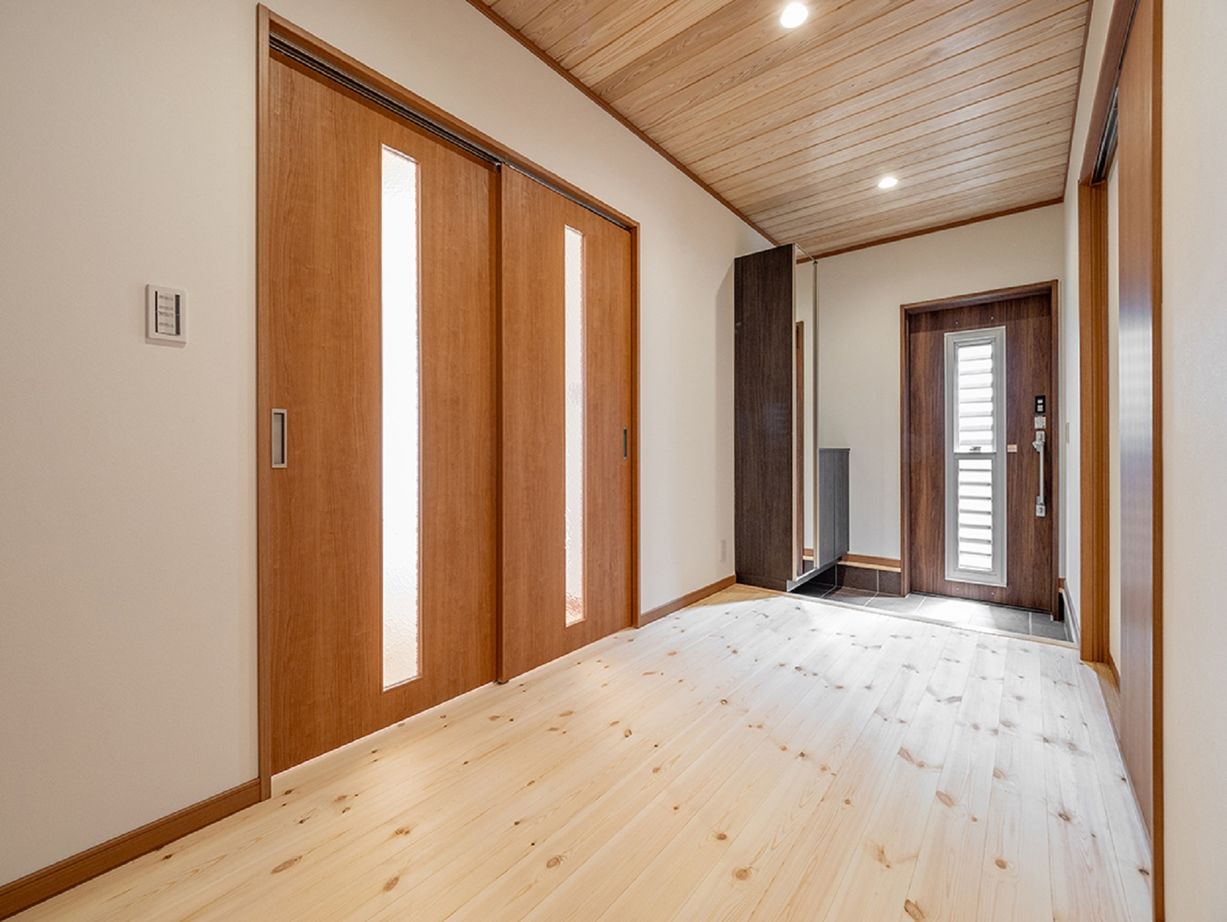 モックの家／草処建設(くさどころけんせつ) 【桐生市｜２階建て│43坪】木の温もりが心地よく、光をたくさん取り込んだ二世帯住宅の建築実例画像9