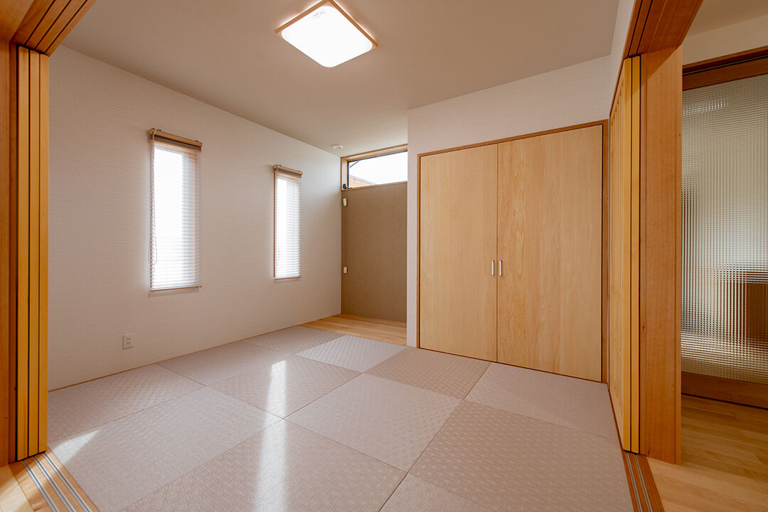 モックの家／草処建設(くさどころけんせつ) 【みどり市｜平屋】コックピットキッチン採用!無垢の造作家具多数。LIXILスーパーウォール工法で安心・快適の建築実例画像4