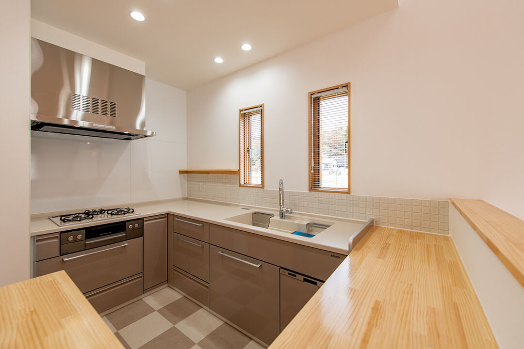 モックの家／草処建設(くさどころけんせつ) 【みどり市｜平屋】コックピットキッチン採用!無垢の造作家具多数。LIXILスーパーウォール工法で安心・快適の建築実例画像5