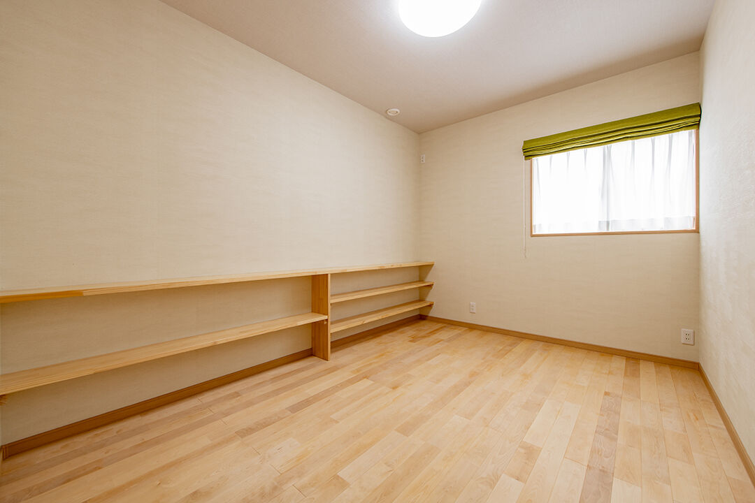 モックの家／草処建設(くさどころけんせつ) 【みどり市｜平屋】コックピットキッチン採用!無垢の造作家具多数。LIXILスーパーウォール工法で安心・快適の建築実例画像8