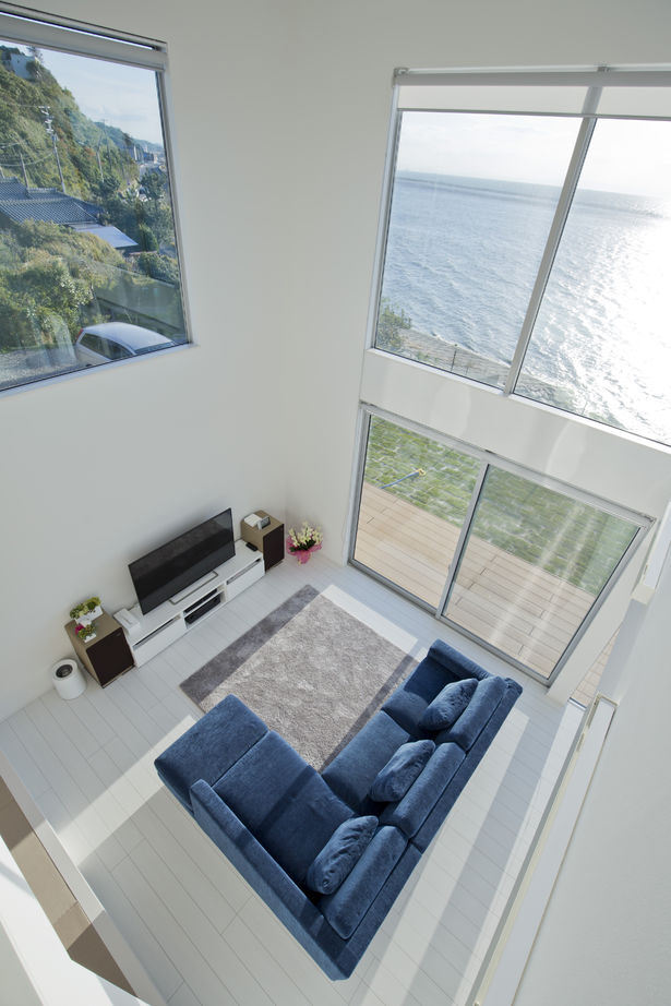 クラシスホーム 【53.6坪/大開口/間取り図】オーシャンビューの白い家。リビングの大開口から見える息を飲むほど美しい景色の建築実例画像2